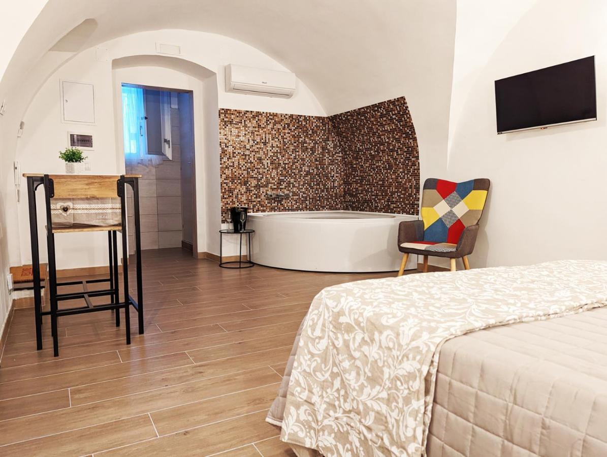 Dama Suite Love & Private Jacuzzi Bari Eksteriør bilde